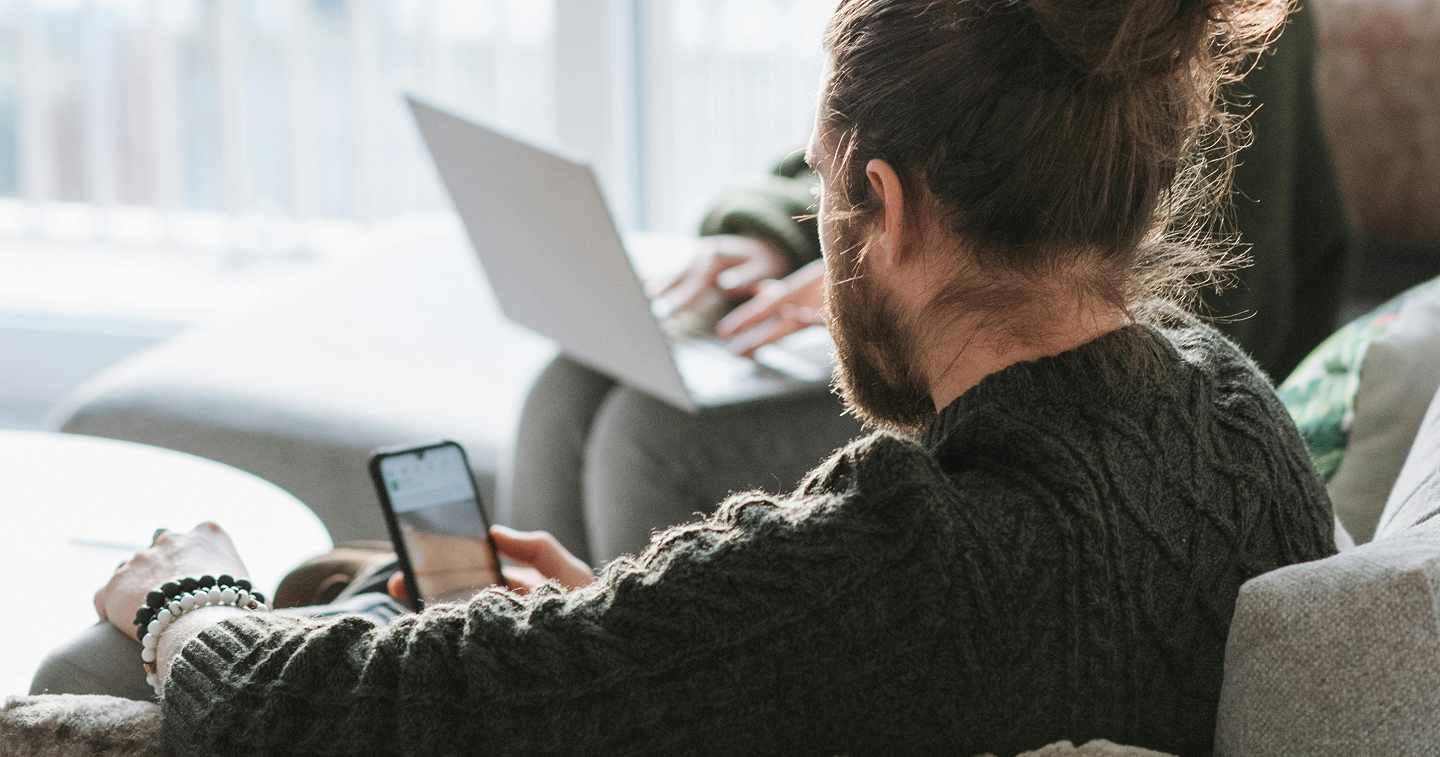 Lietuva — 7-a pasaulyje pagal AI naudojimą. Bet tik 1 iš 5 įmonių jį naudoja darbe. Kodėl?